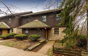 239520E.20Winding20Brook20Circle.JPG