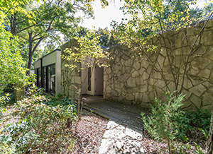 2210 E Woodstock Place-website